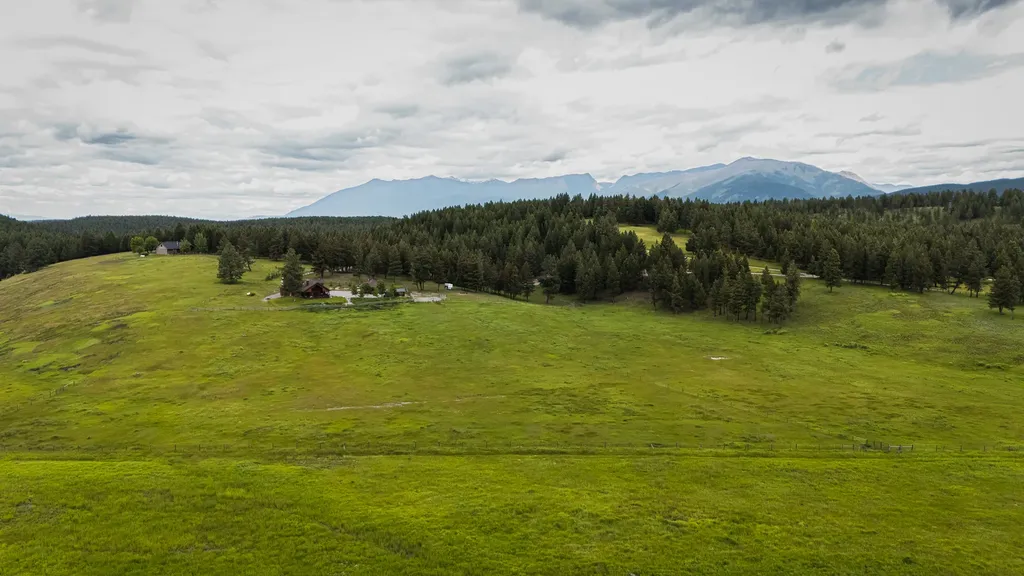 950 Eagle Lake Loop Fortine MT 59918