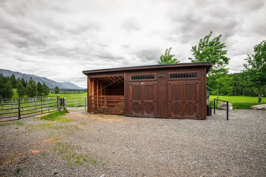 950 Eagle Lake Loop Fortine MT 59918