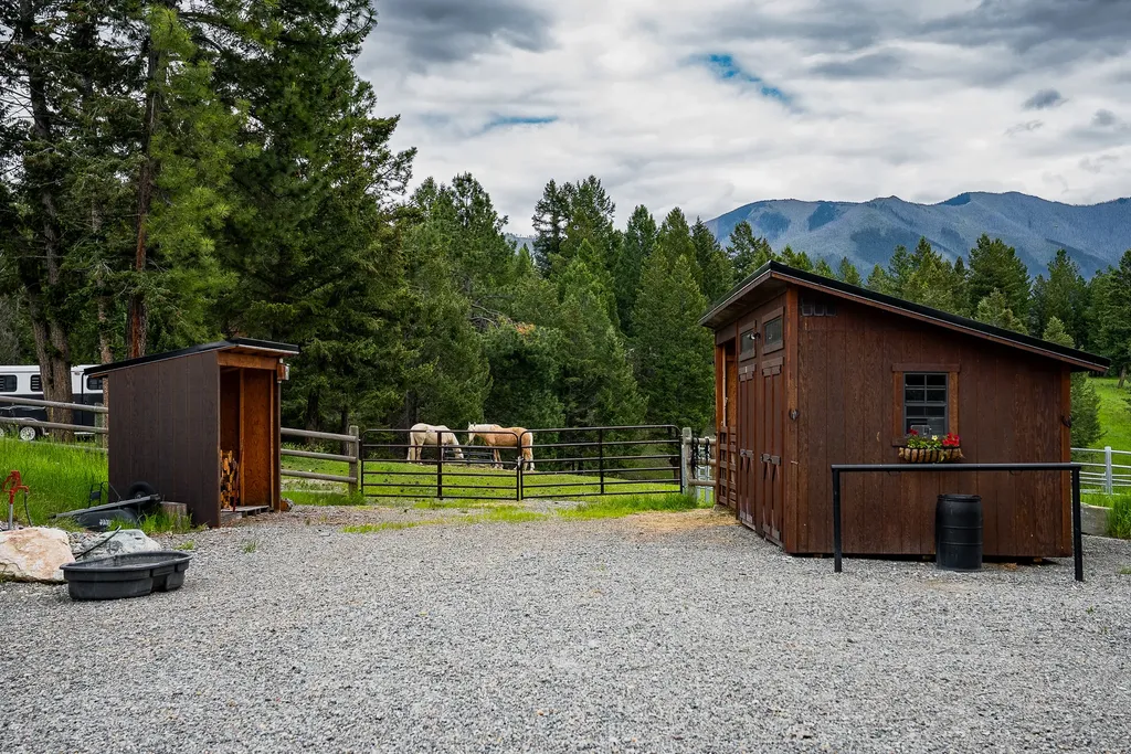 950 Eagle Lake Loop Fortine MT 59918