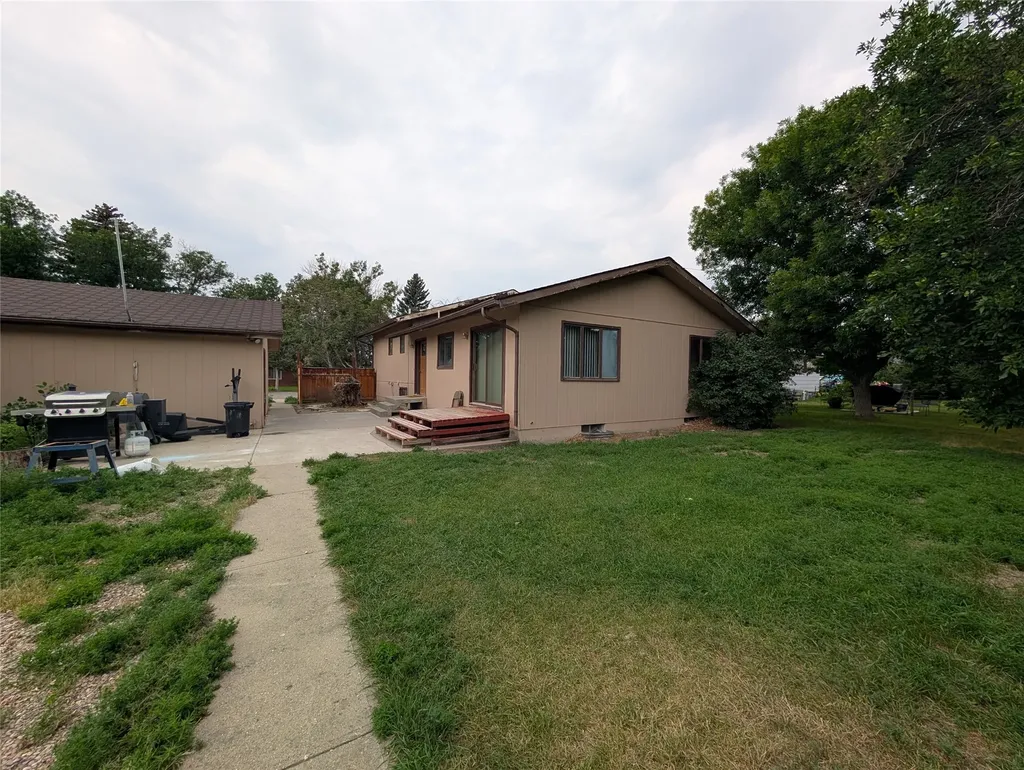 864 Hill Avenue Shelby MT 59474