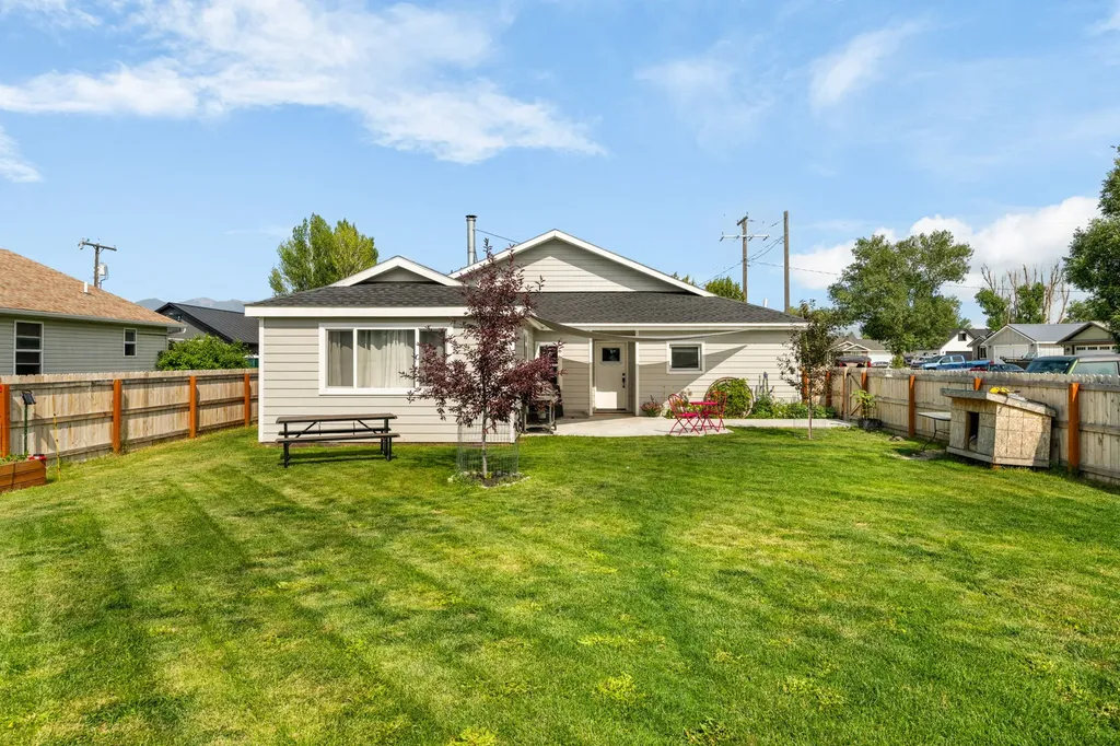 510 N Main Street Twin Bridges MT 59754