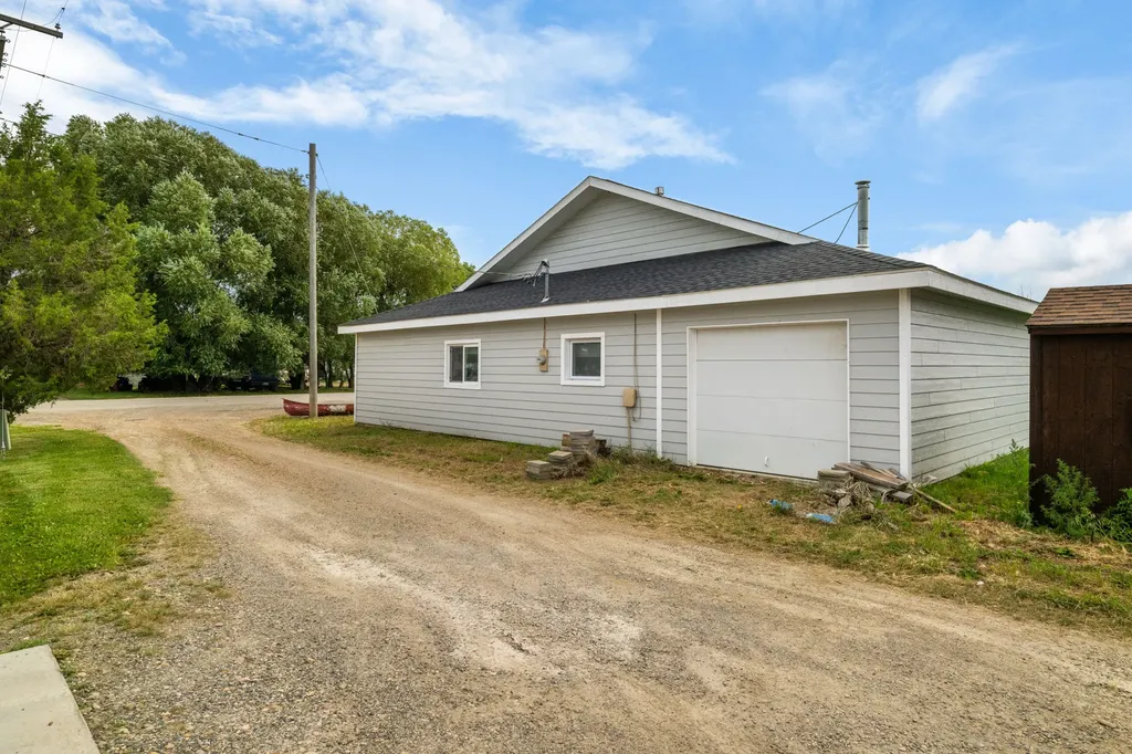 510 N Main Street Twin Bridges MT 59754