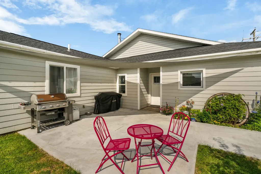 510 N Main Street Twin Bridges MT 59754