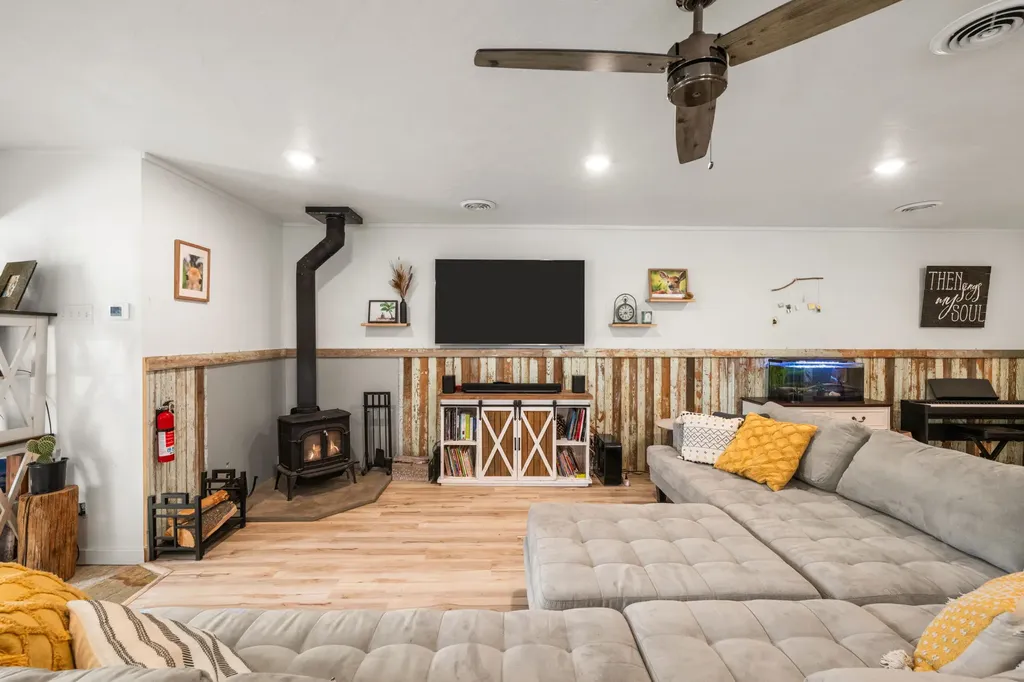 510 N Main Street Twin Bridges MT 59754