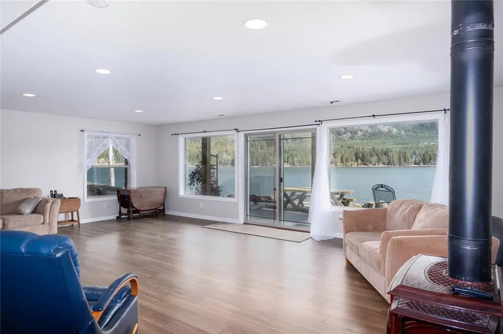 10 Northshore Drive Troy MT 59935