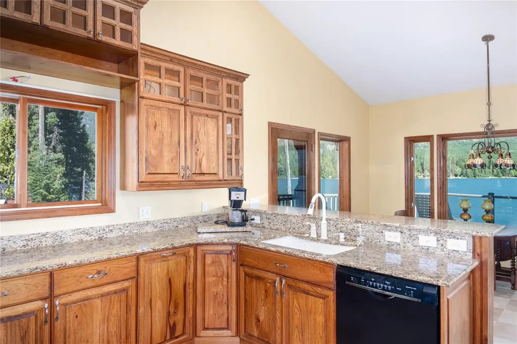 10 Northshore Drive Troy MT 59935