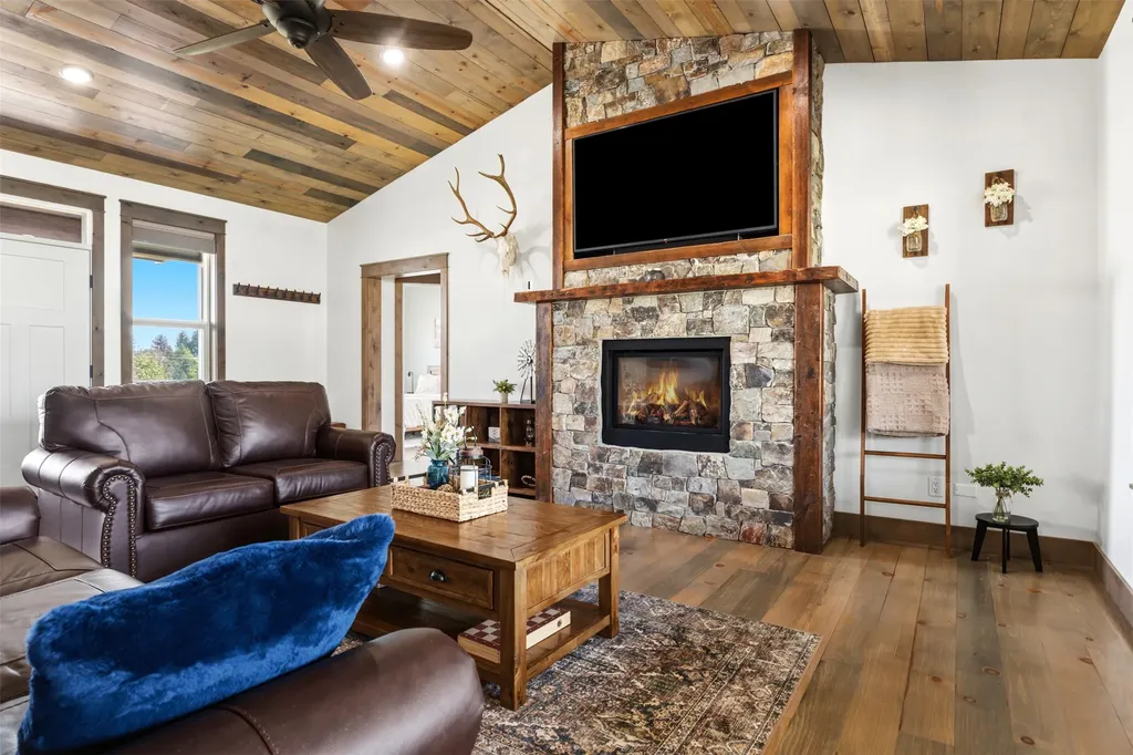 431 Cherry Branch Lane Hamilton MT 59840