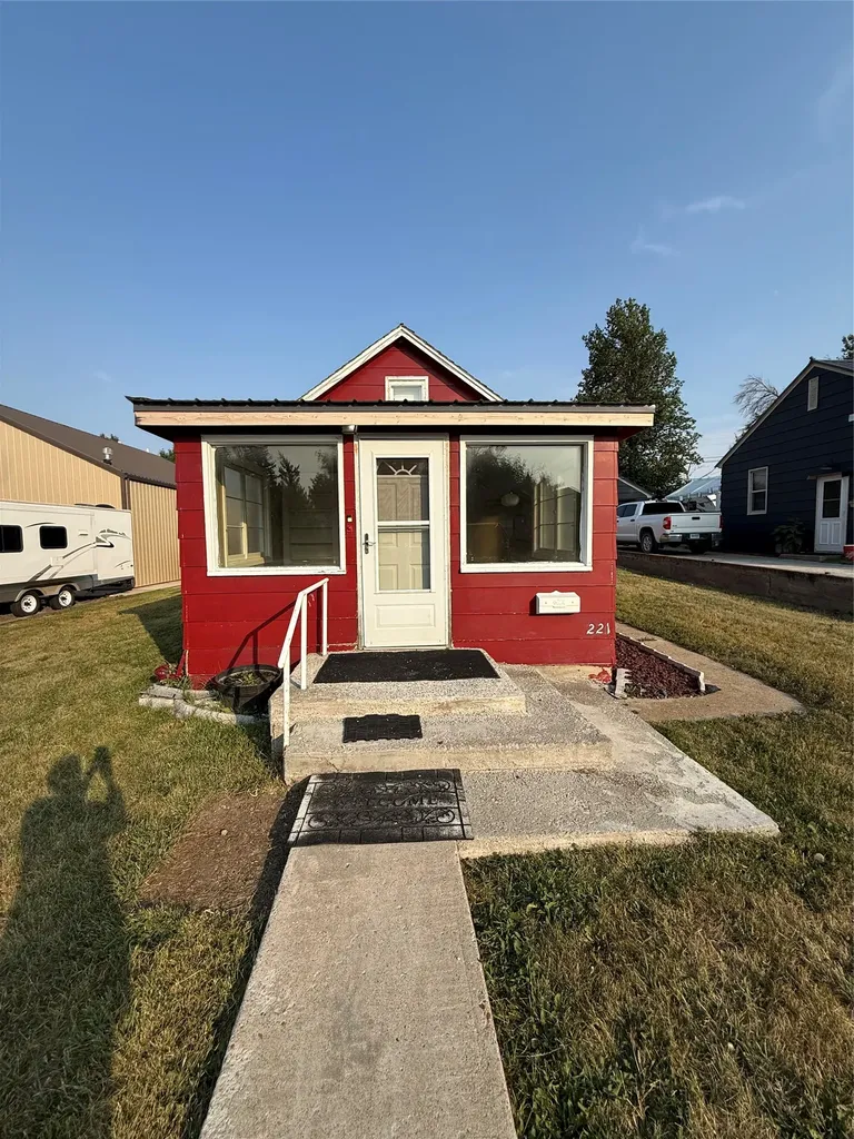 221 4th Avenue SE Cut Bank MT 59427