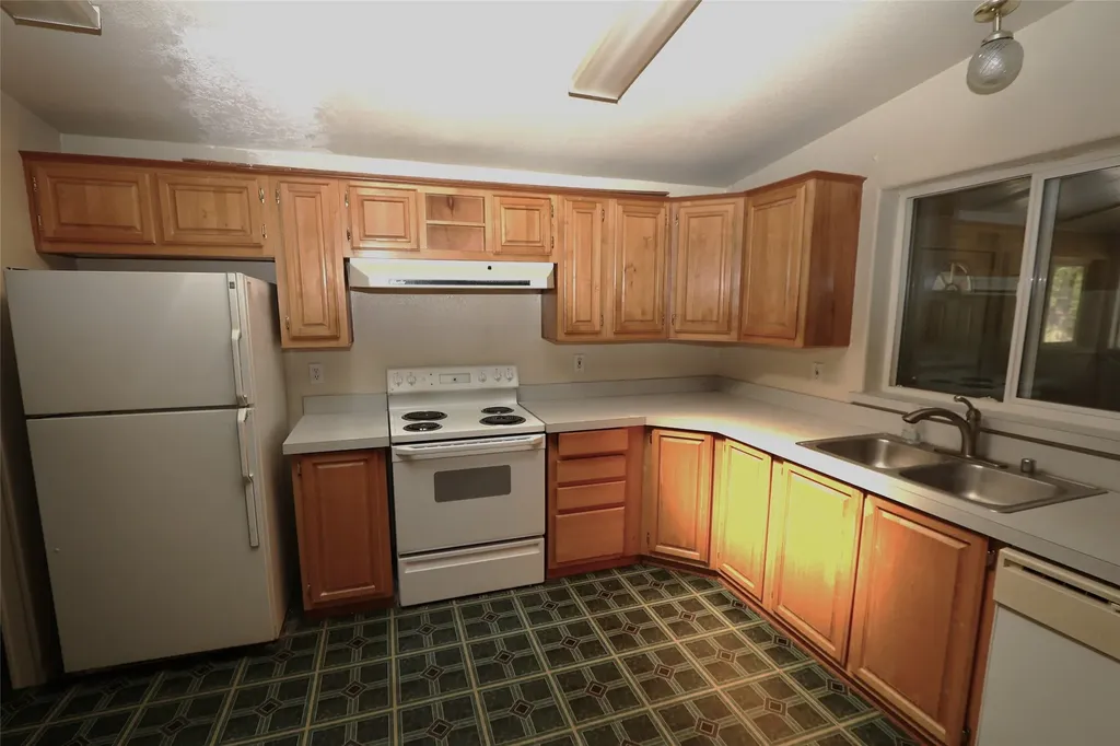 40 Old Cedar Creek Road Plains MT 59859