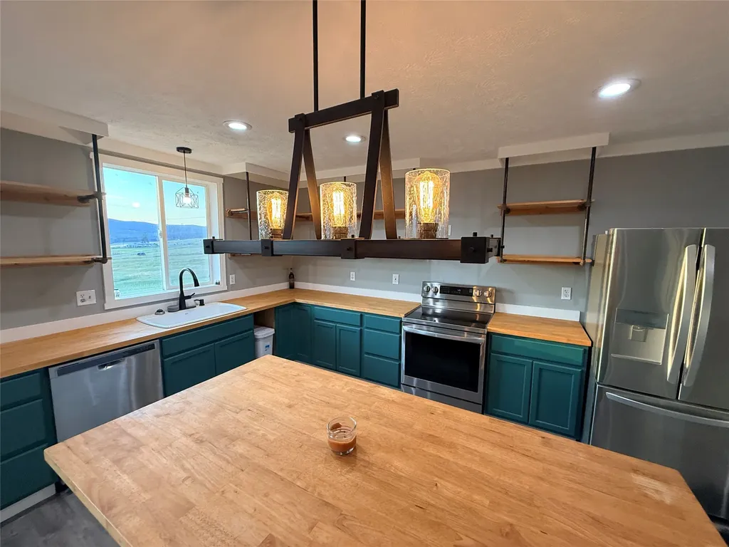 8 Charles Hill Road Plains MT 59859