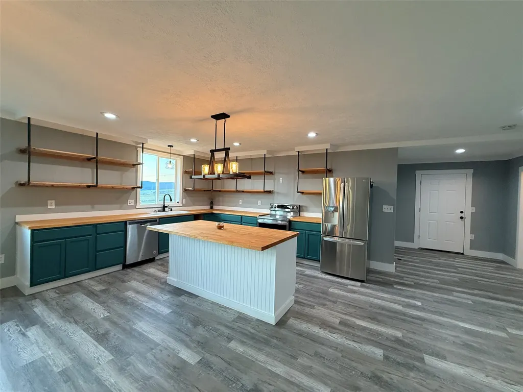 8 Charles Hill Road Plains MT 59859