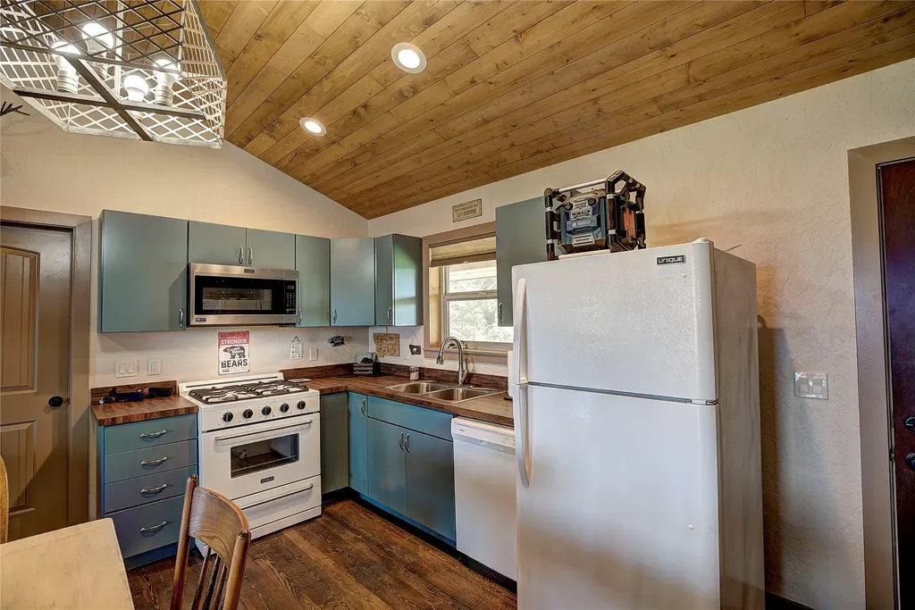 440 High Ridge Trail Kila MT 59920