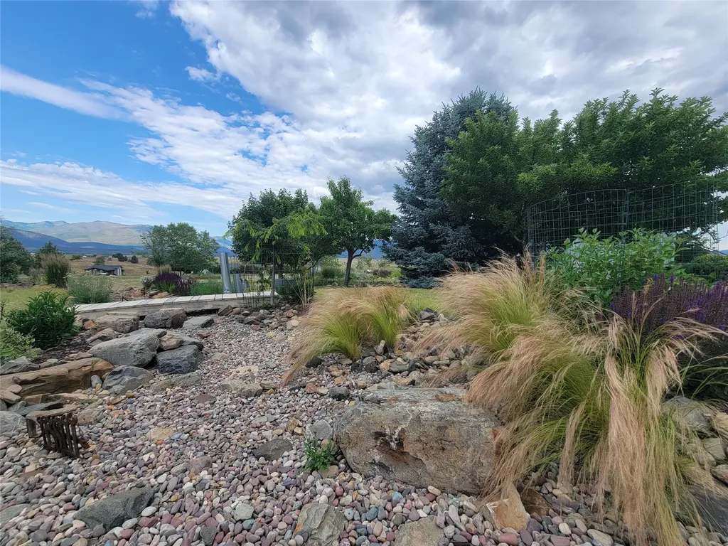 2 Mcneil Lane Plains MT 59859