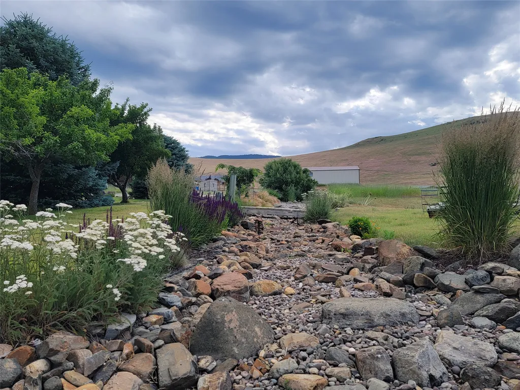 2 Mcneil Lane Plains MT 59859