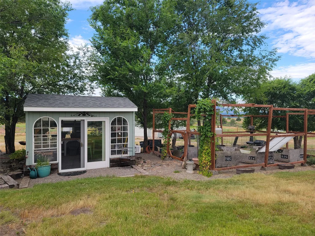 2 Mcneil Lane Plains MT 59859