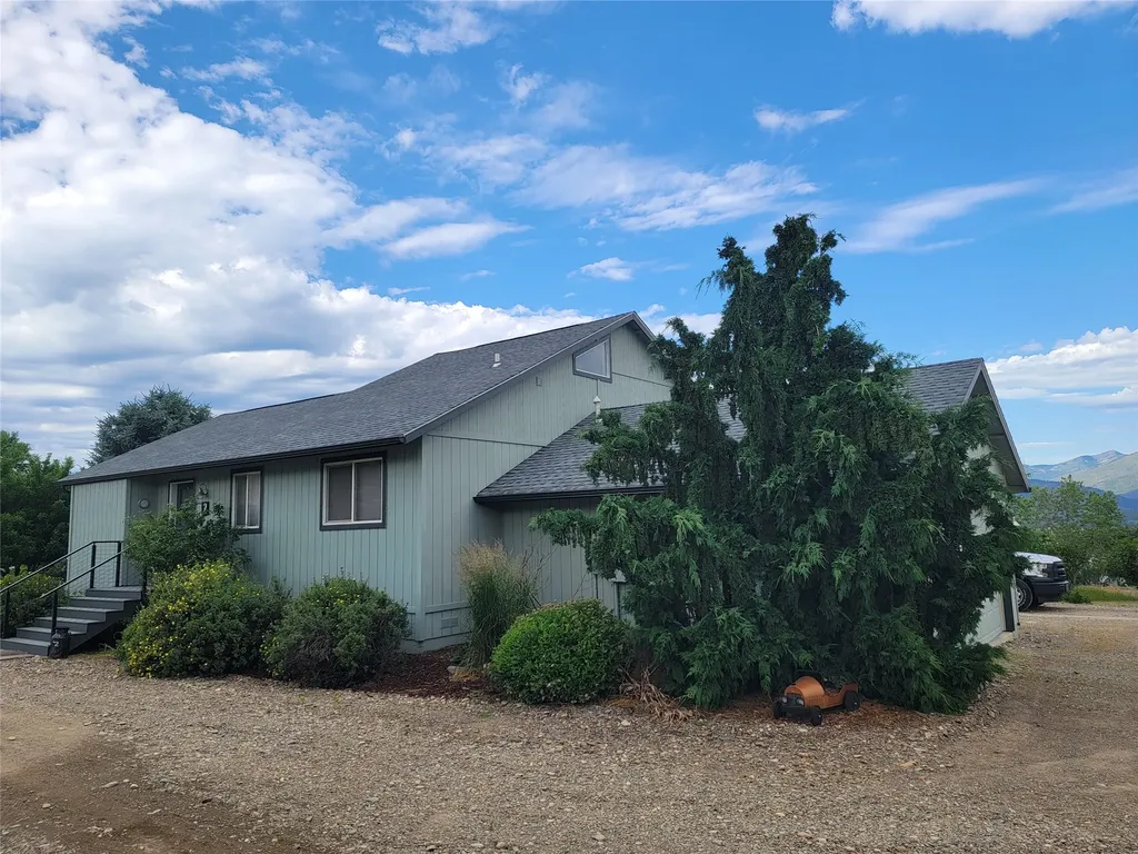 2 Mcneil Lane Plains MT 59859