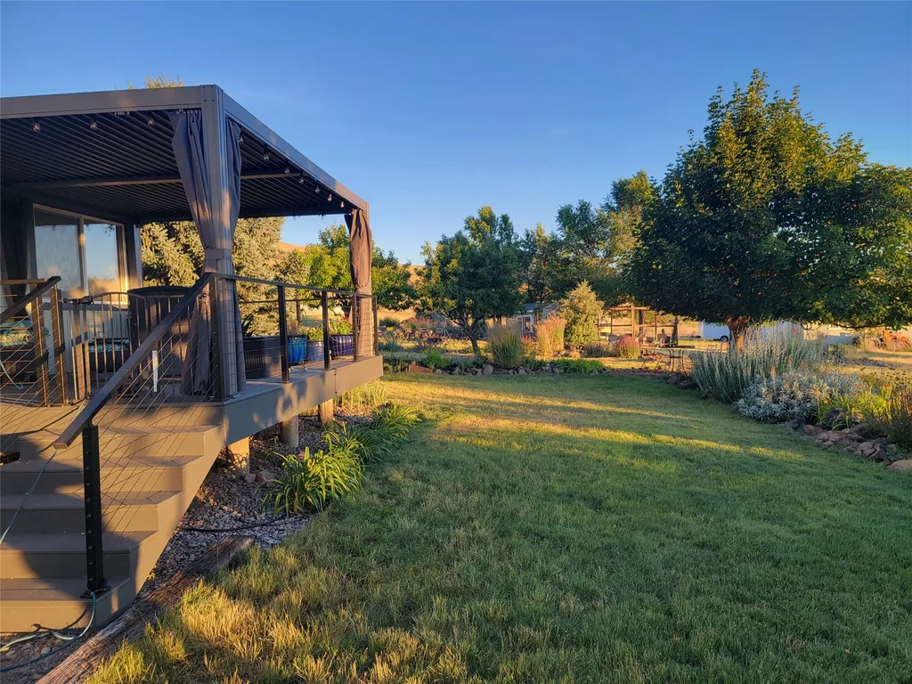 2 Mcneil Lane Plains MT 59859