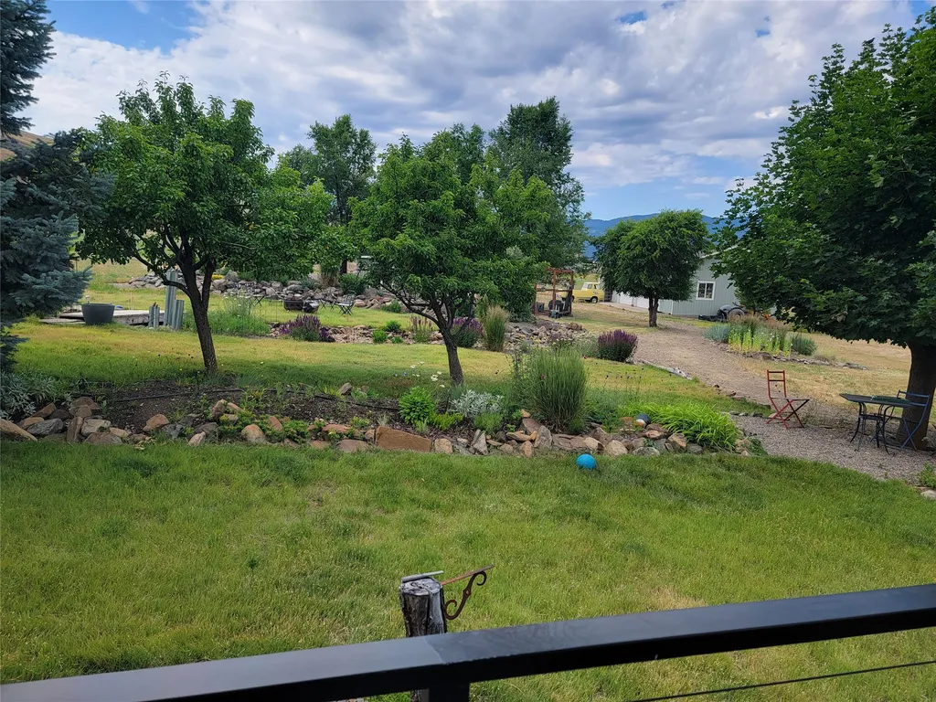 2 Mcneil Lane Plains MT 59859