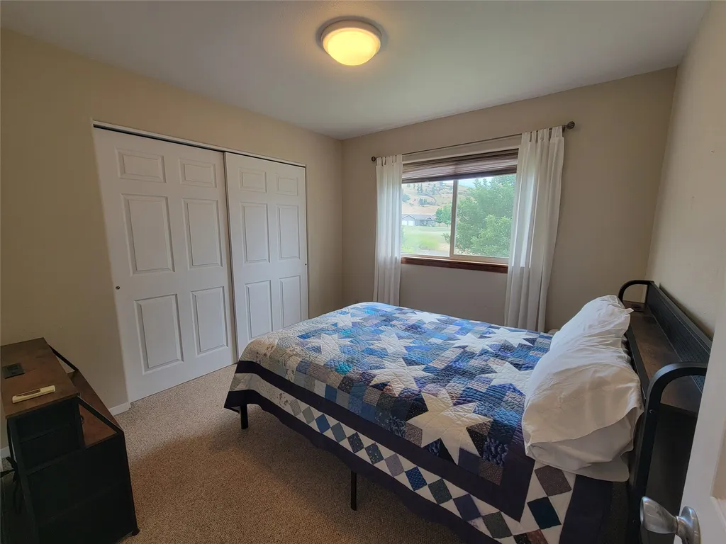 2 Mcneil Lane Plains MT 59859