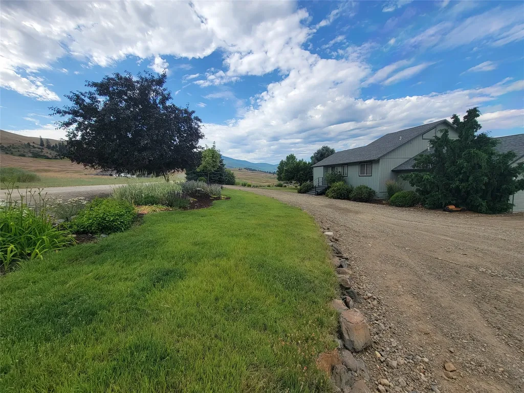 2 Mcneil Lane Plains MT 59859
