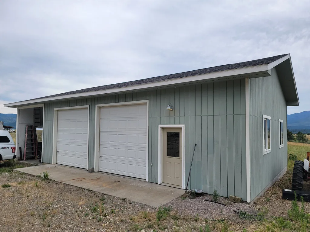 2 Mcneil Lane Plains MT 59859