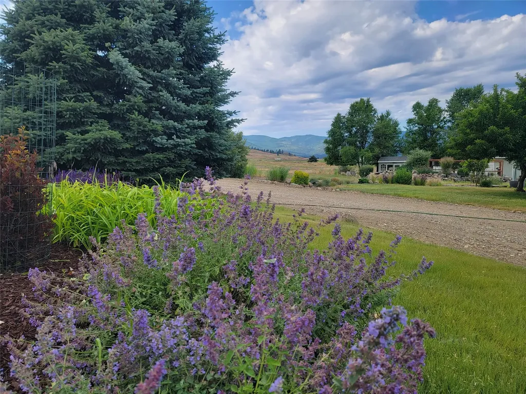 2 Mcneil Lane Plains MT 59859