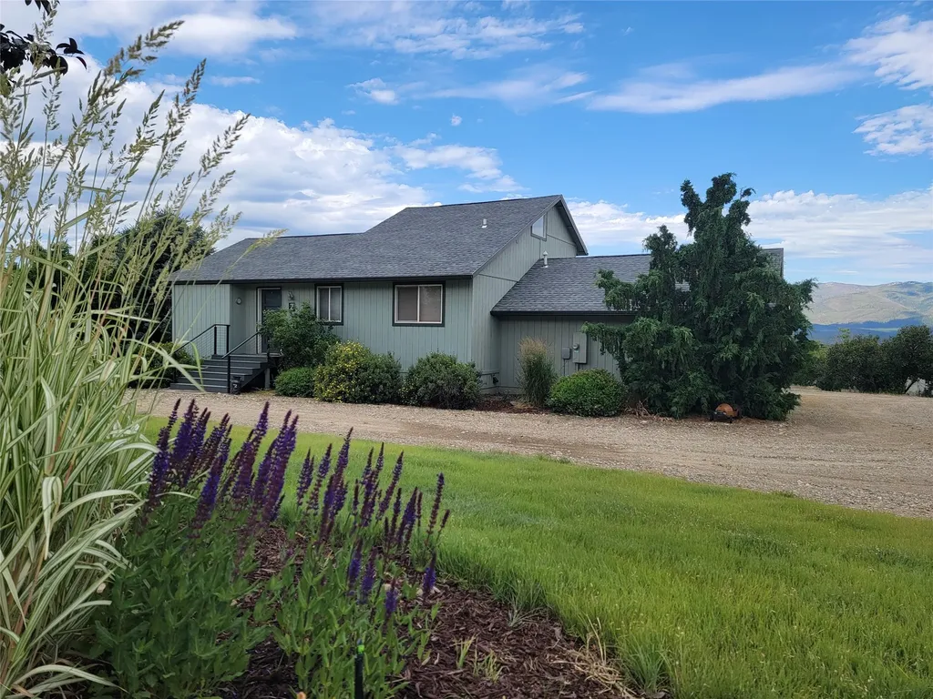 2 Mcneil Lane Plains MT 59859