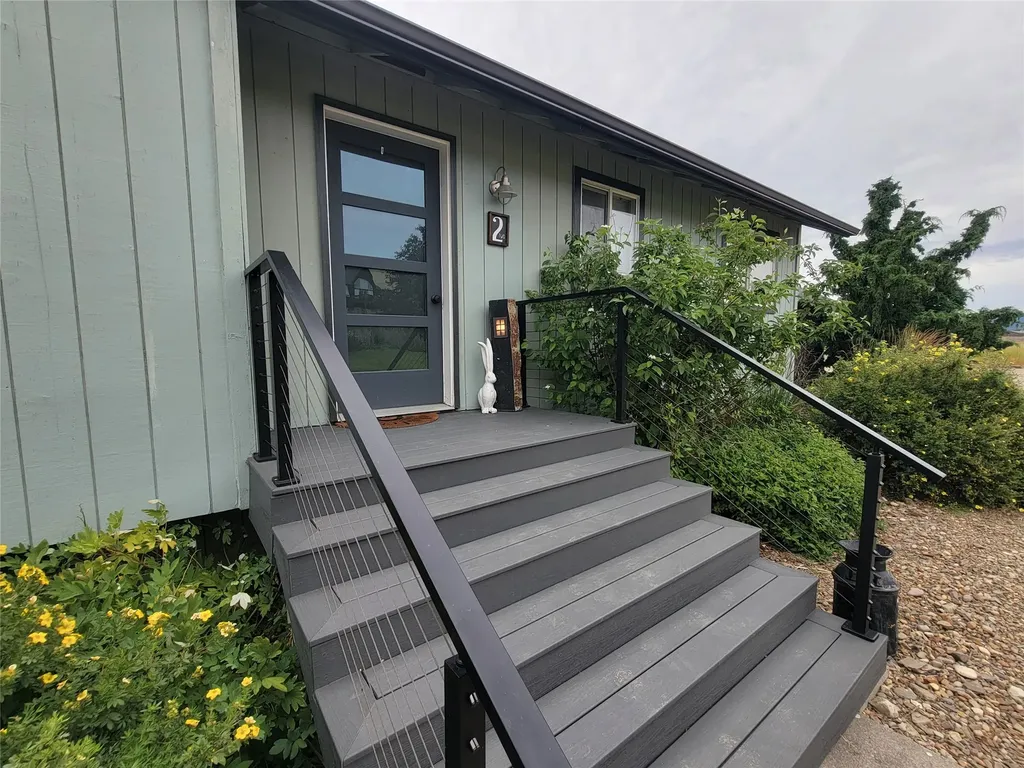 2 Mcneil Lane Plains MT 59859