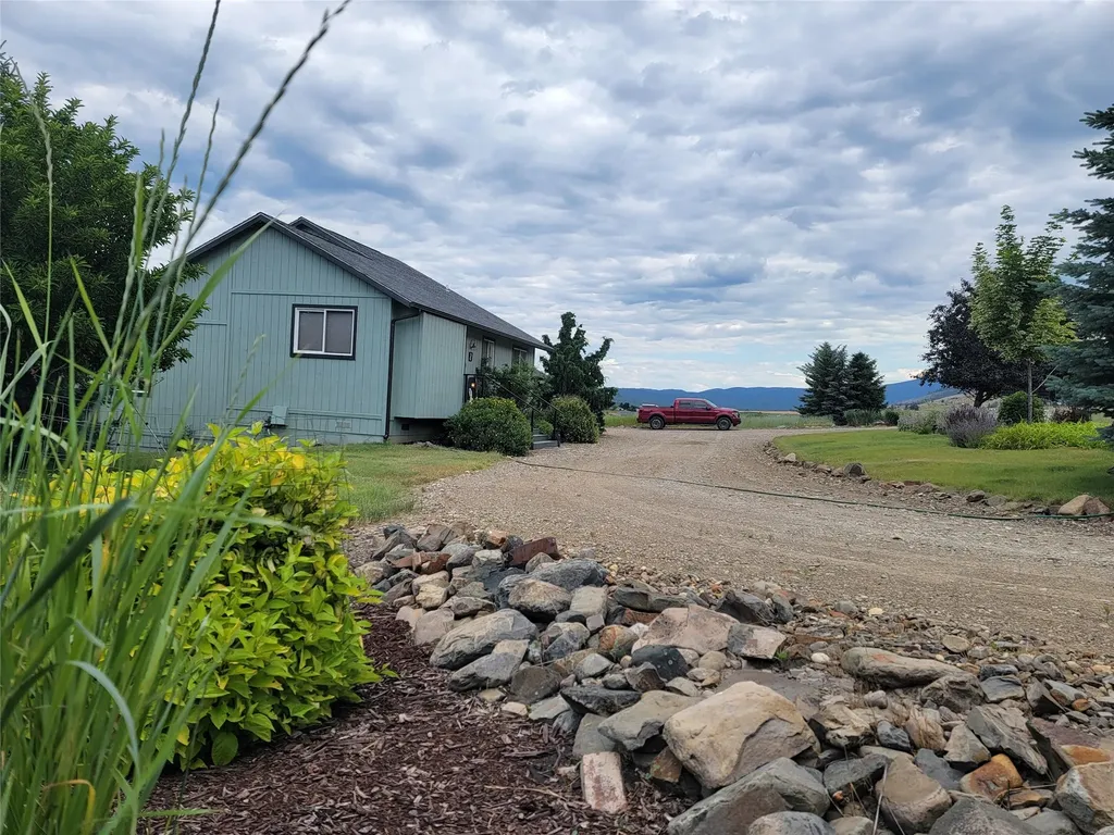 2 Mcneil Lane Plains MT 59859