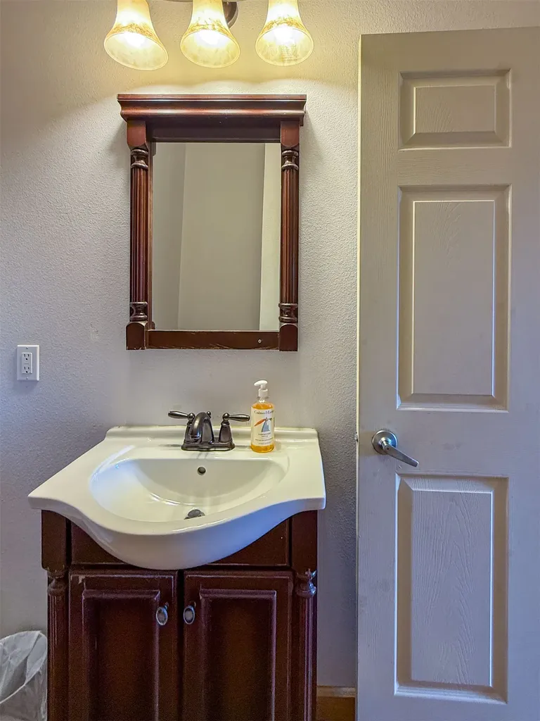 10 Dupuyer Avenue Valier MT 59486