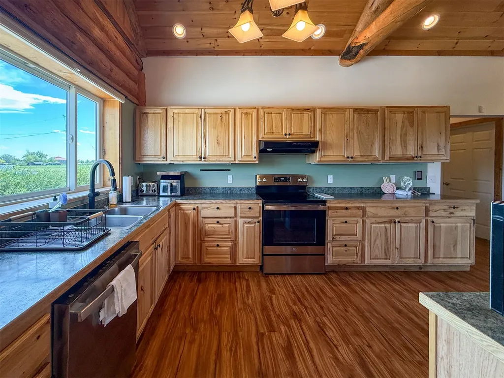 10 Dupuyer Avenue Valier MT 59486