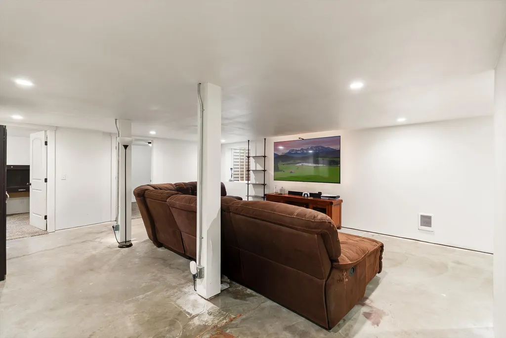 6 12th Avenue W Polson MT 59860