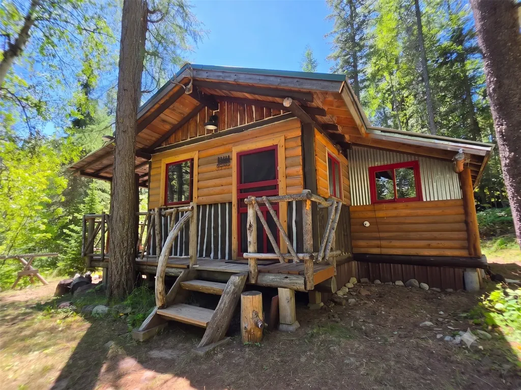 920 & 928 Bailey Drive Columbia Falls MT 59912