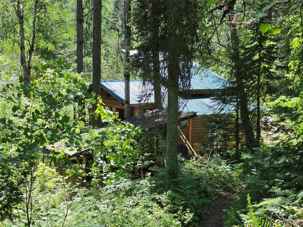 920 & 928 Bailey Drive Columbia Falls MT 59912