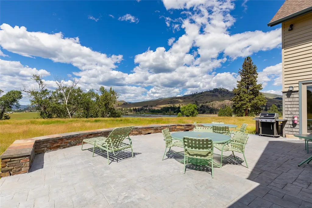 22 Woods Rose Lane Plains MT 59859