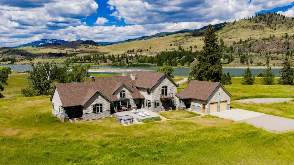 22 Woods Rose Lane Plains MT 59859
