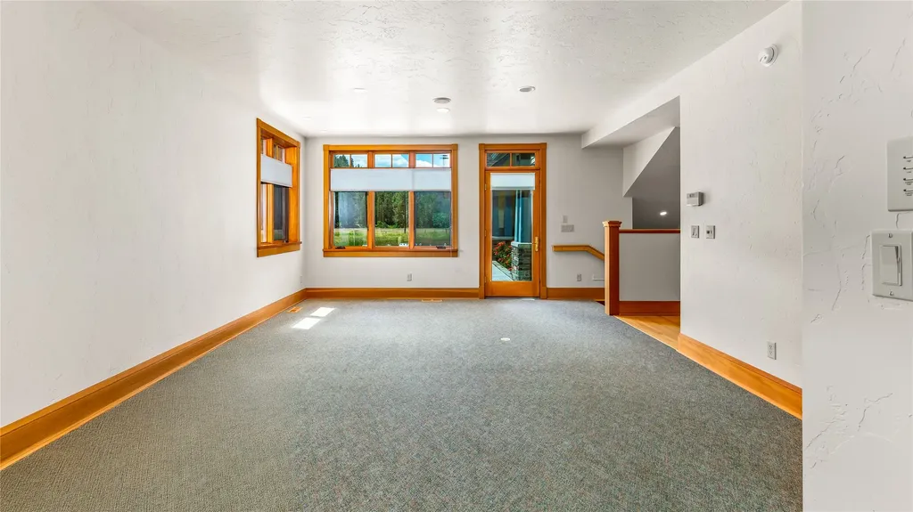 22 Woods Rose Lane Plains MT 59859