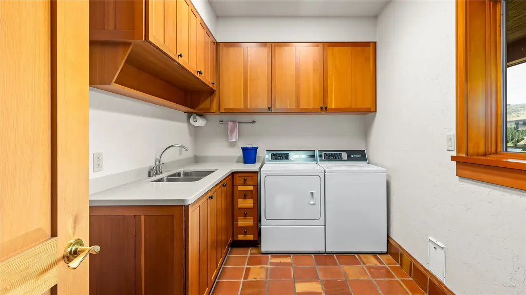 22 Woods Rose Lane Plains MT 59859
