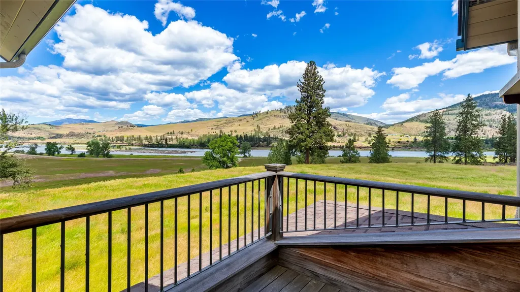 22 Woods Rose Lane Plains MT 59859