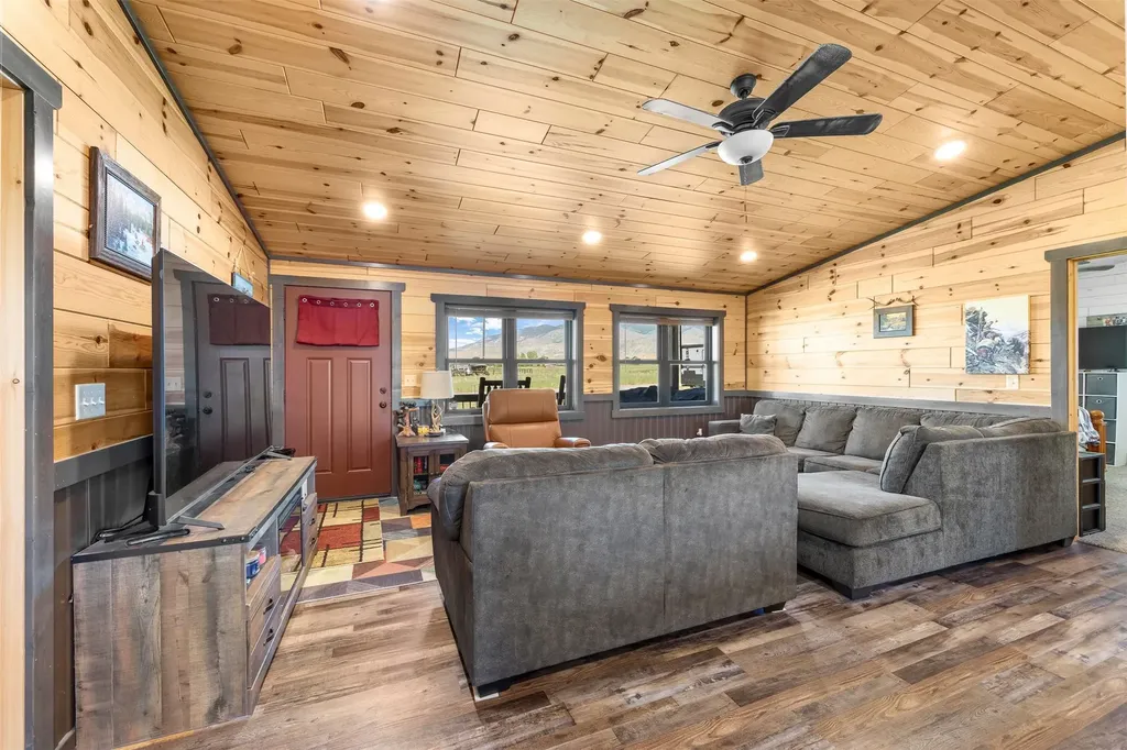15 Sapphire Way Sheridan MT 59749