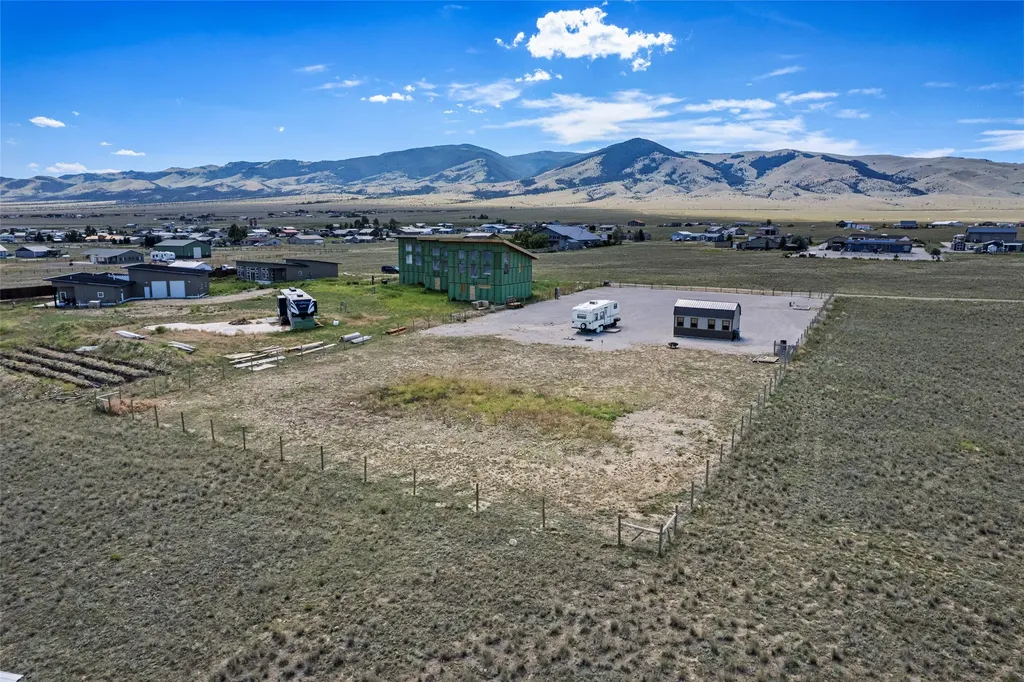 15 Berry Lane Townsend MT 59644