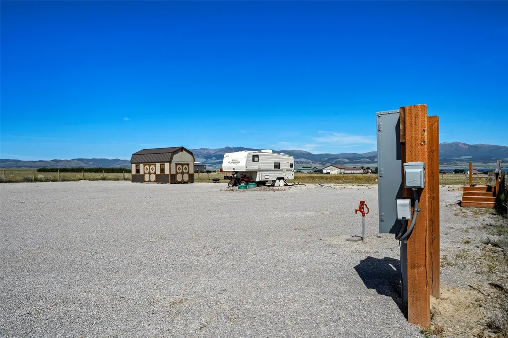 15 Berry Lane Townsend MT 59644