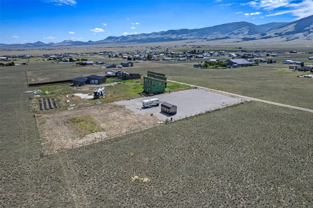 15 Berry Lane Townsend MT 59644