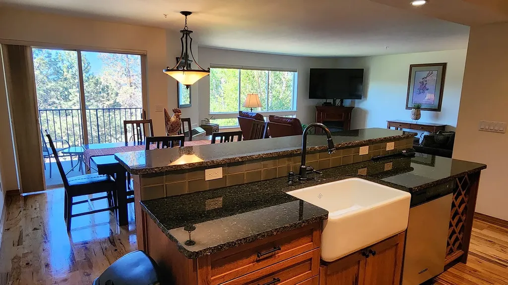 180 Vista Lane Bigfork MT 59911