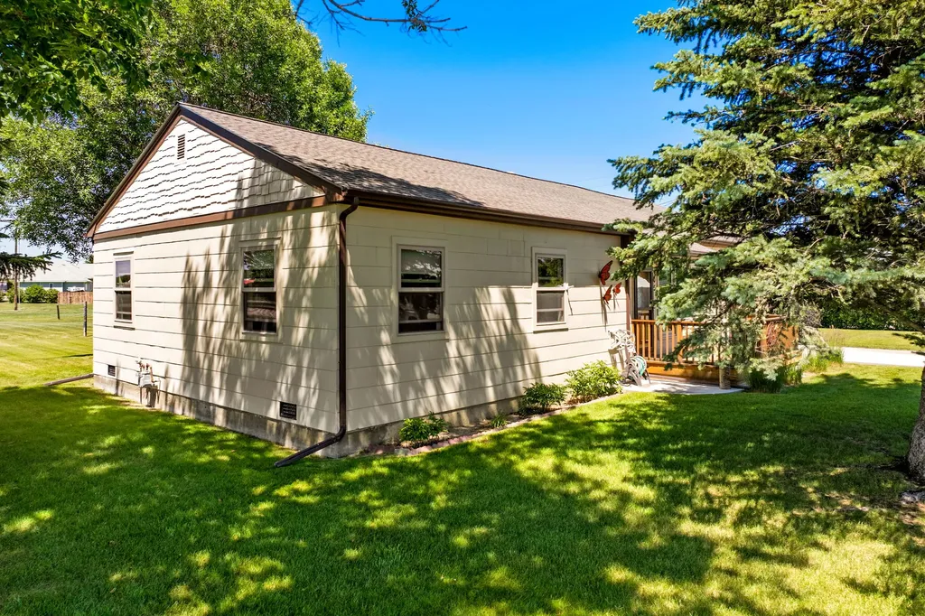 805 2nd Street NE Choteau MT 59422