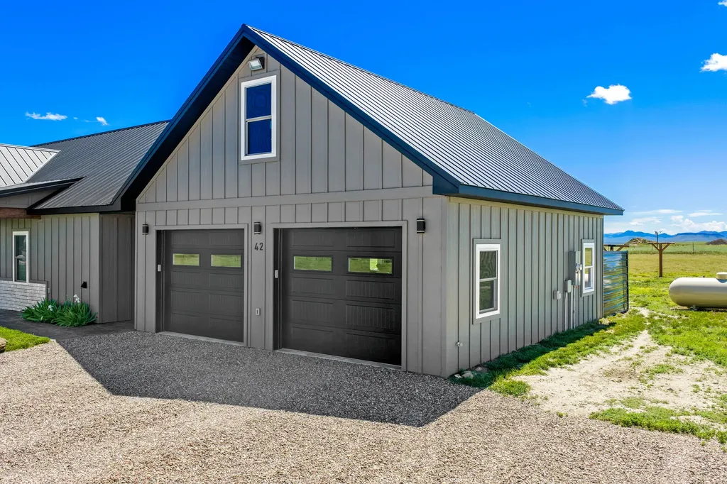 42 W 1st Lane SE Fairfield MT 59436