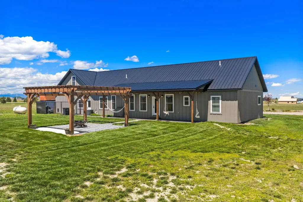 42 W 1st Lane SE Fairfield MT 59436