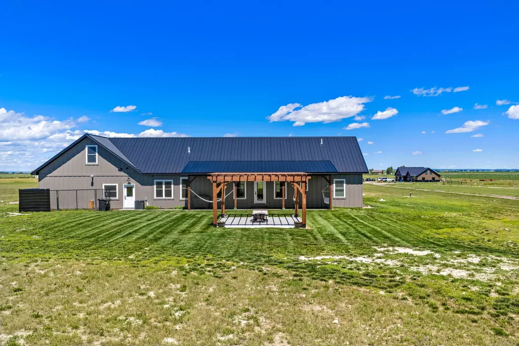 42 W 1st Lane SE Fairfield MT 59436
