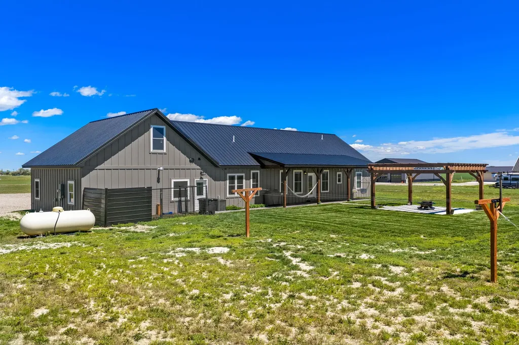 42 W 1st Lane SE Fairfield MT 59436