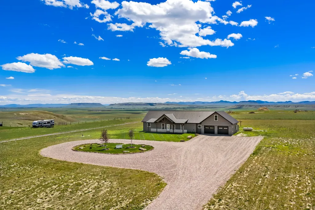 42 W 1st Lane SE Fairfield MT 59436